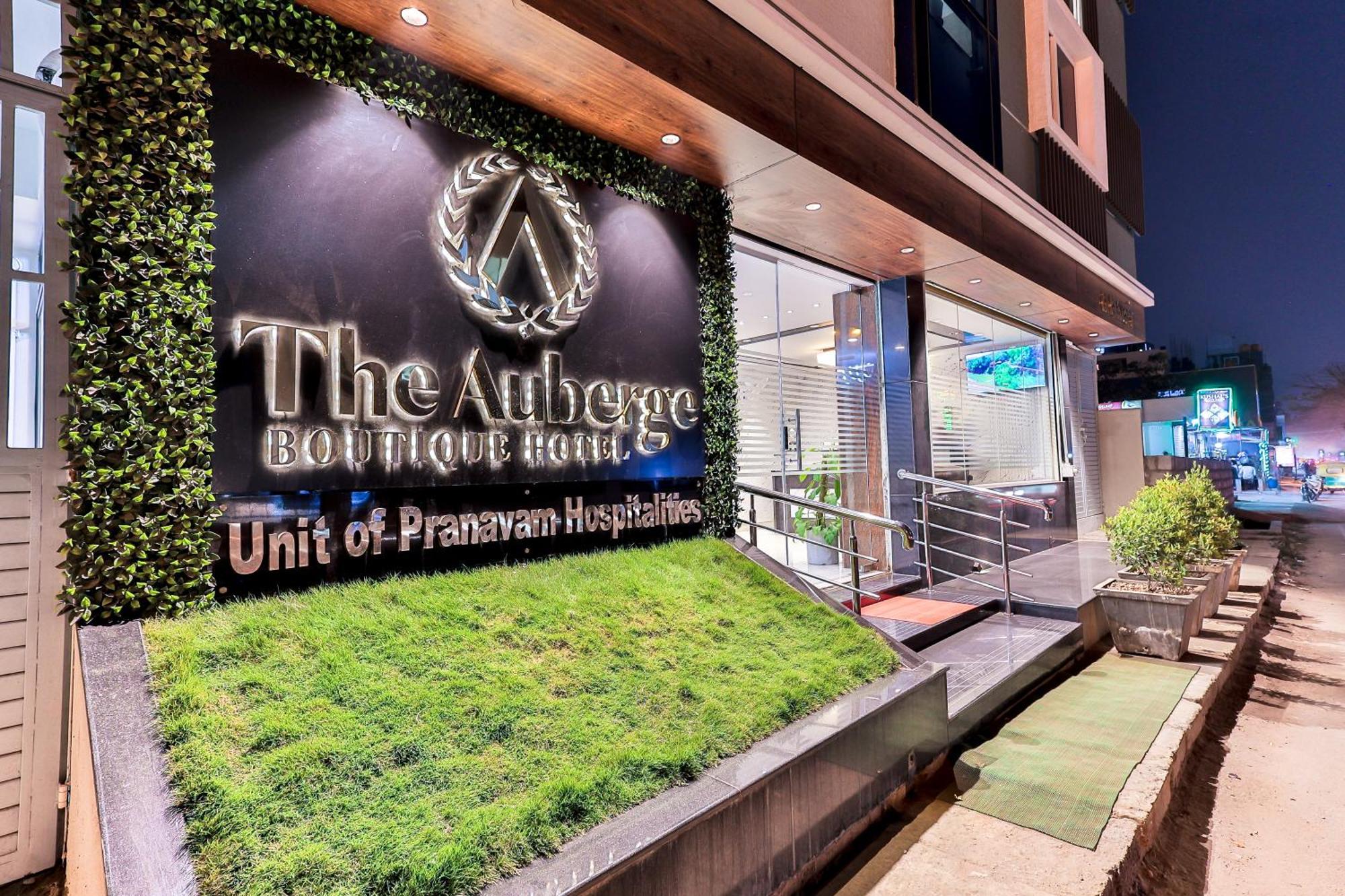 The Auberge Boutique Hotel - Manyata Tech Park バンガロール エクステリア 写真